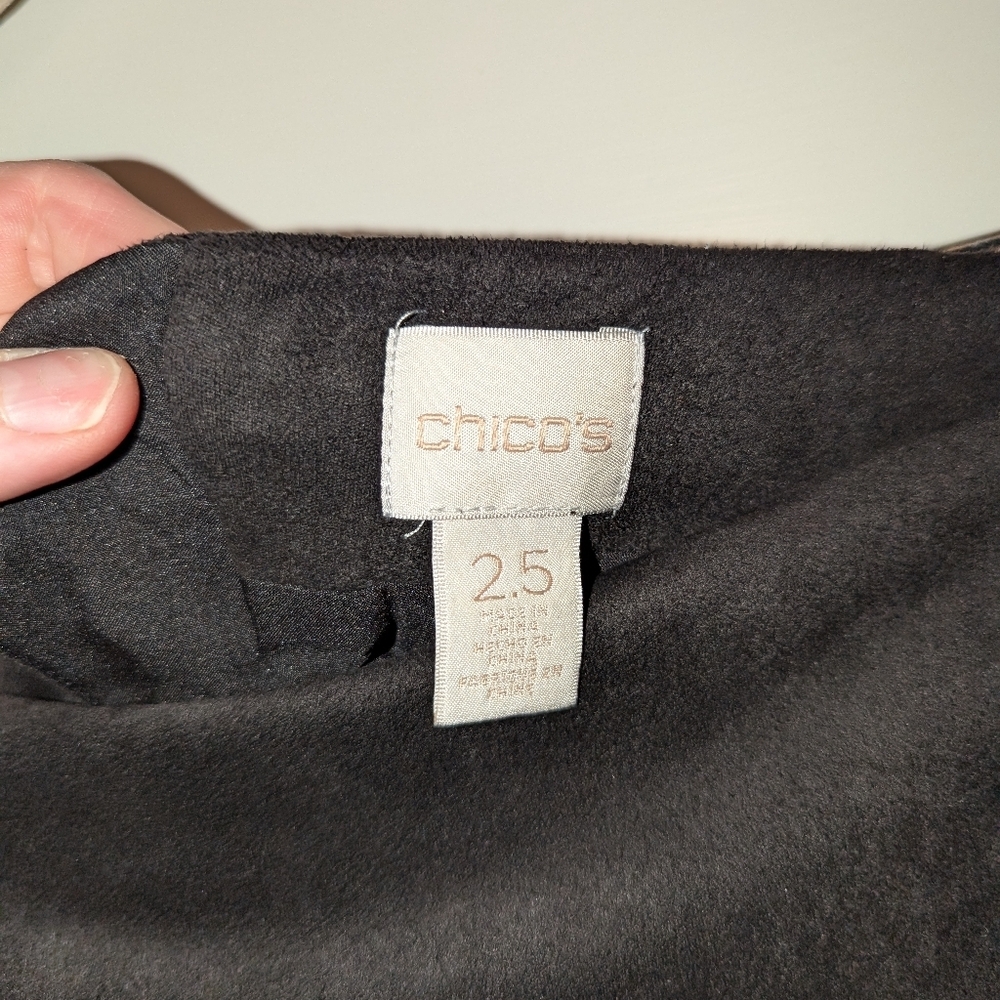 Chicos high-low fringe skirt with zipper back. Chico's size 2.5 or size 14 - Picture 3 of 6